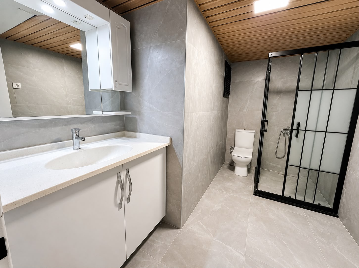 Demokrasi Ünv. Yanı, Tadilatlı, Otoparklı 3+1 Kiralık Daire