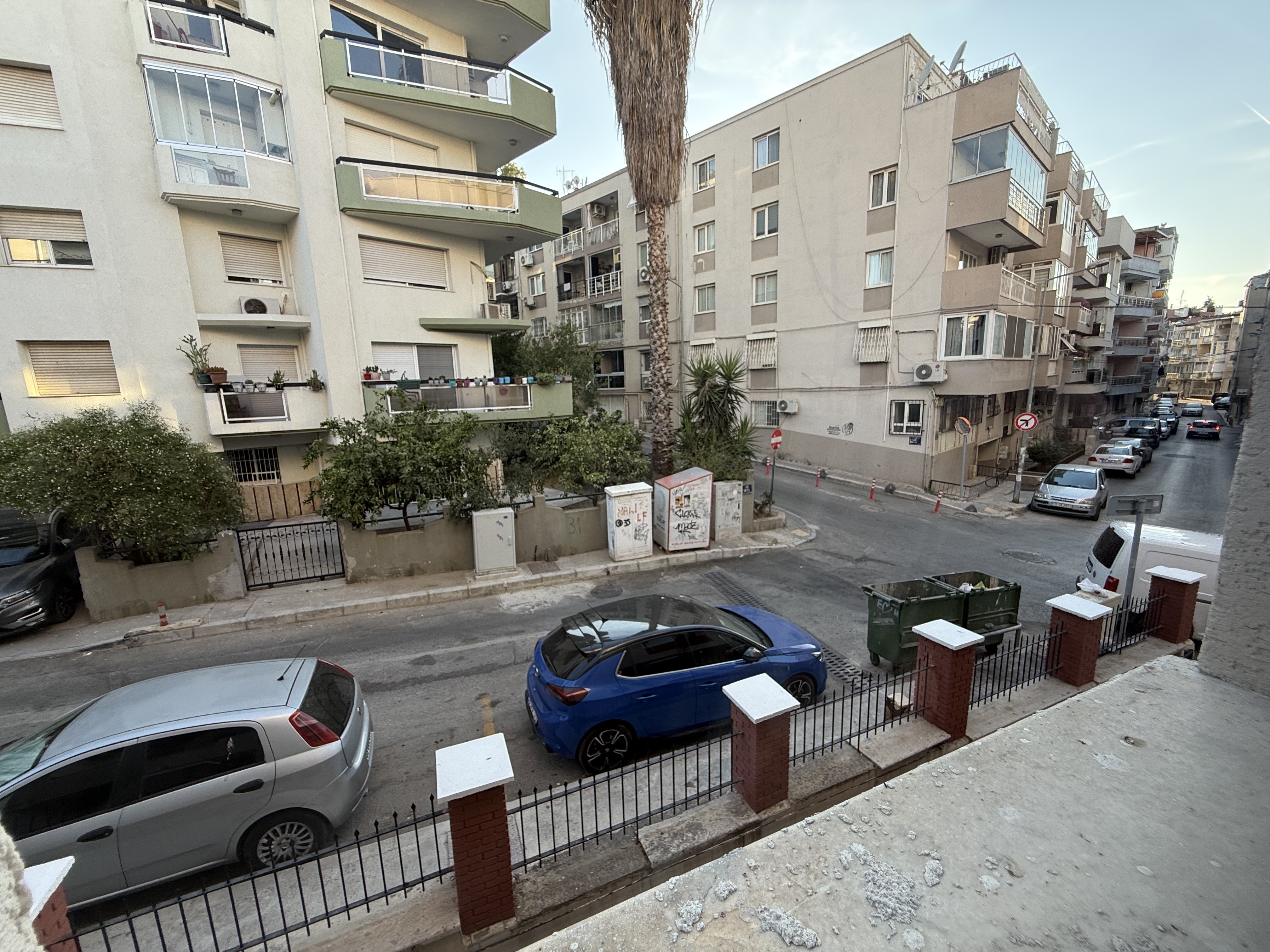 Güzelyalı 40 sok.da Otoparklı Asansörlü Bakımlı Kiralık 3+1 fotoğraf 2