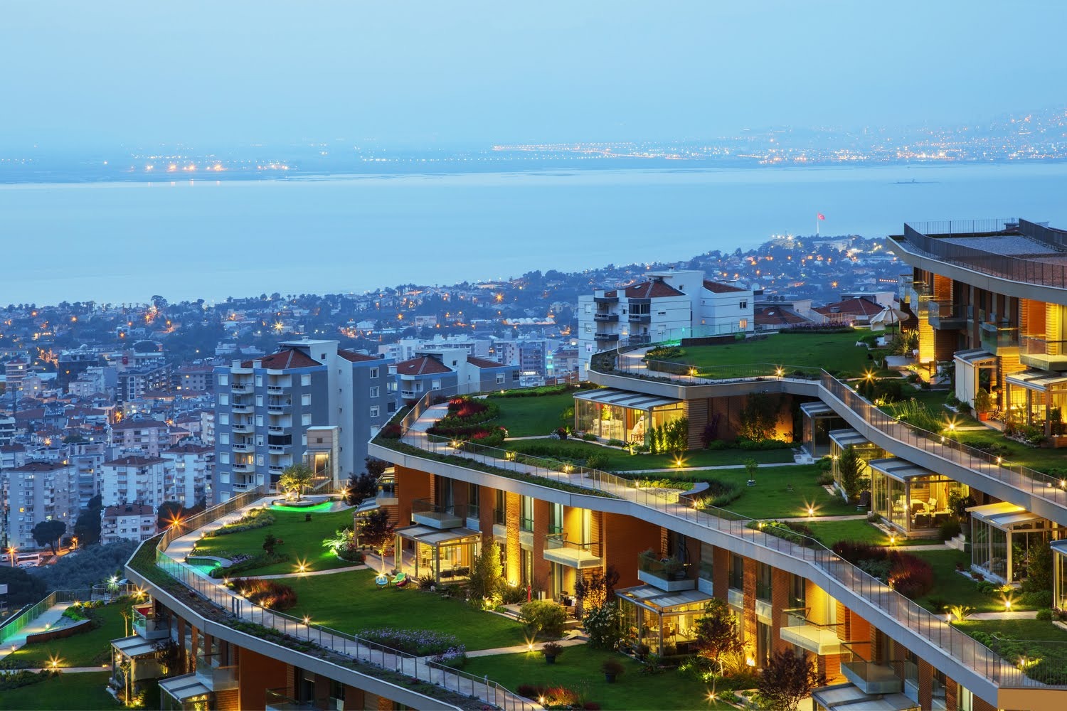 Narlıdere Asma Bahçelerde Doğa ve Deniz Manzaralı 3+1 Satılık Lüks Villa